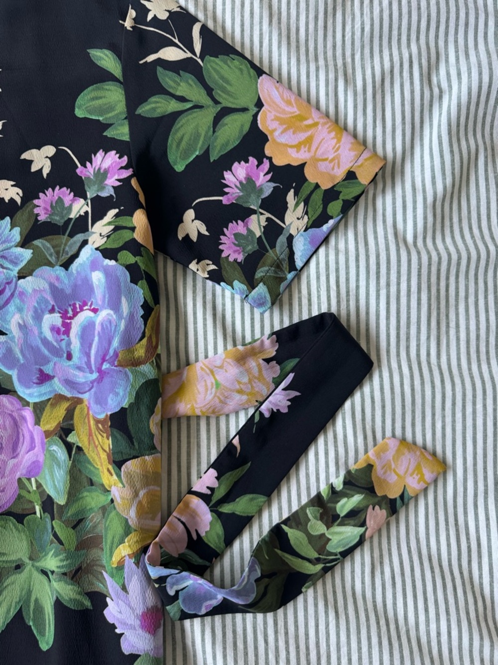 Black Floral Button-Front Shirt Dress with Belt - Picture 5 of 8